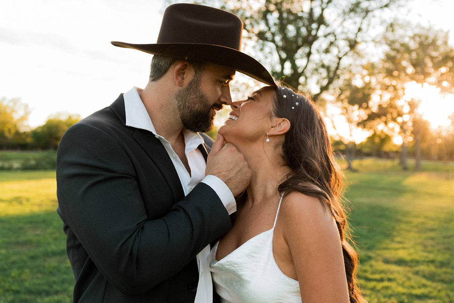 Sebastian et Shelbey dans la robe Aura 