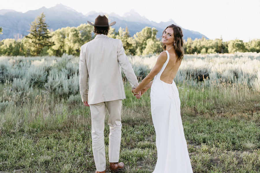 Bottes et bouquets : la cow-girl cool dans la mode nuptiale 