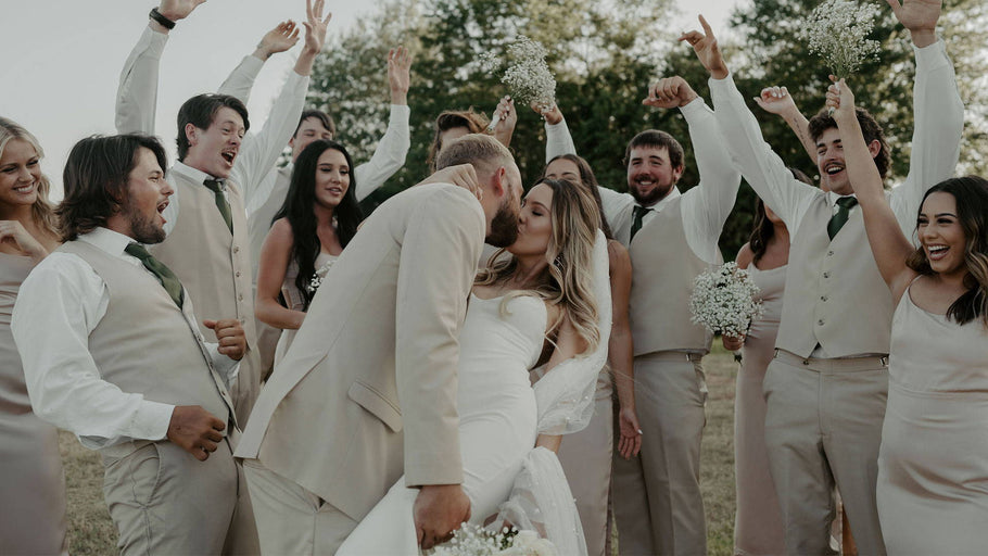 Garrett et Gabbie dans la robe Clo 