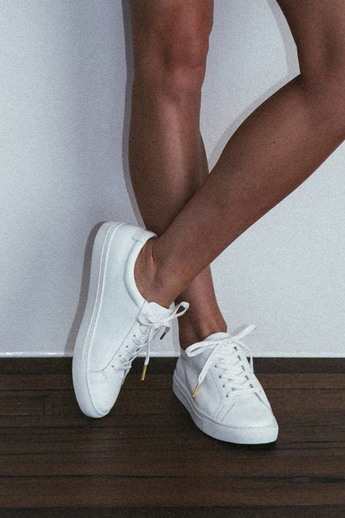 Grace Loves Lace Essential Sneaker en cuir blanc 